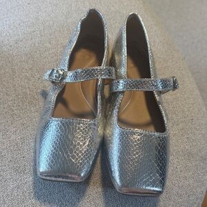 INC International Concepts Silver Textured Heels
